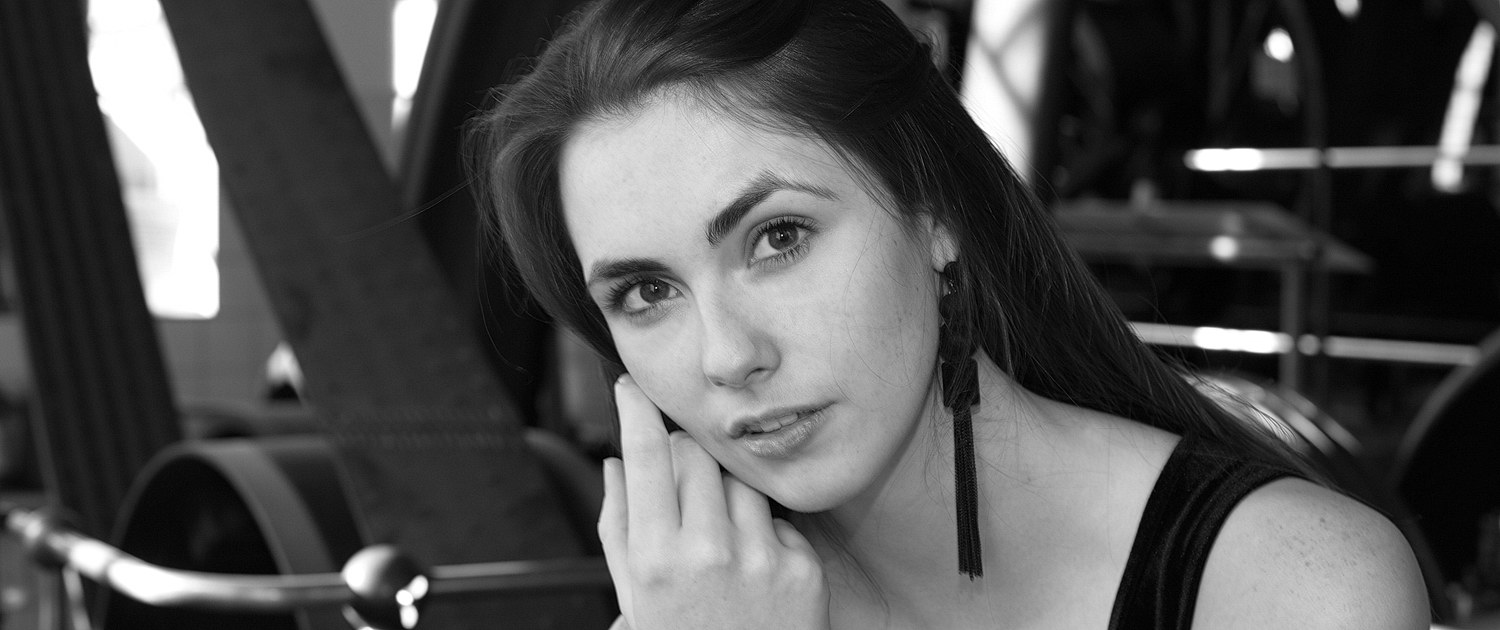 Dik kokrak gif Toliq qizlarning katta kokraklari